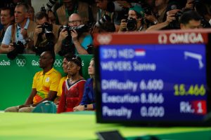 Rio de Janeiro - Ginasta Simone Biles, dos Estados Unidos, termina com medalha de bronze a prova final da trave (Fernando Frazão/Agência Brasil)